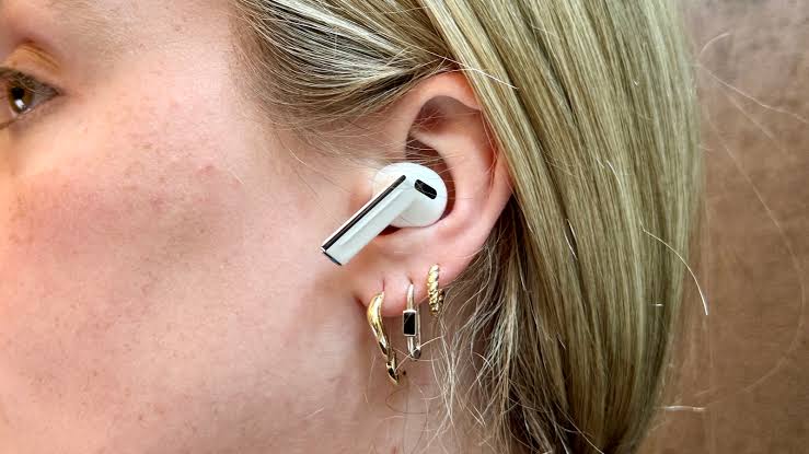 Buds Pro 3 – TWS Wireless Bluetooth 5.0 Earbuds with Charging Case, Touch Control & Mic - Good2Gomart